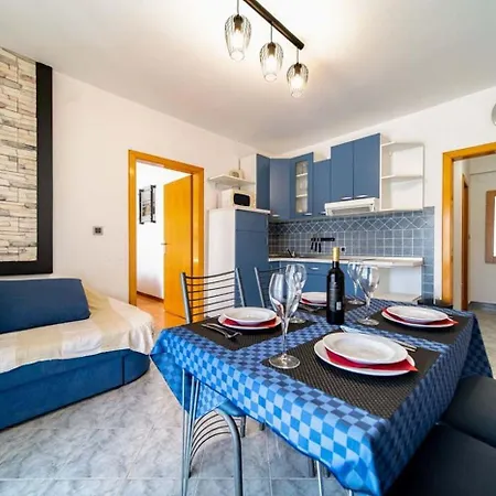 In With Balcony, Air Condition, Wifi 로파르