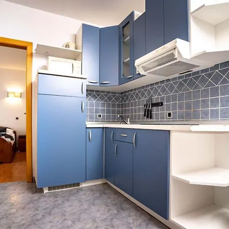 아파트 In With Balcony, Air Condition, Wifi 로파르