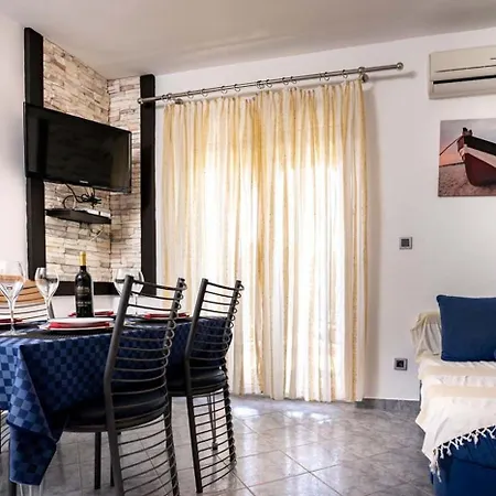 In With Balcony, Air Condition, Wifi Lopar