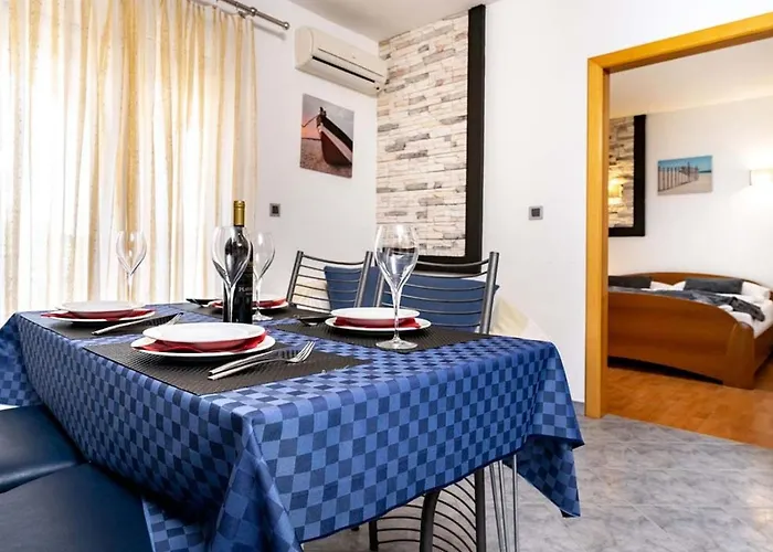 아파트 In With Balcony, Air Condition, Wifi 로파르